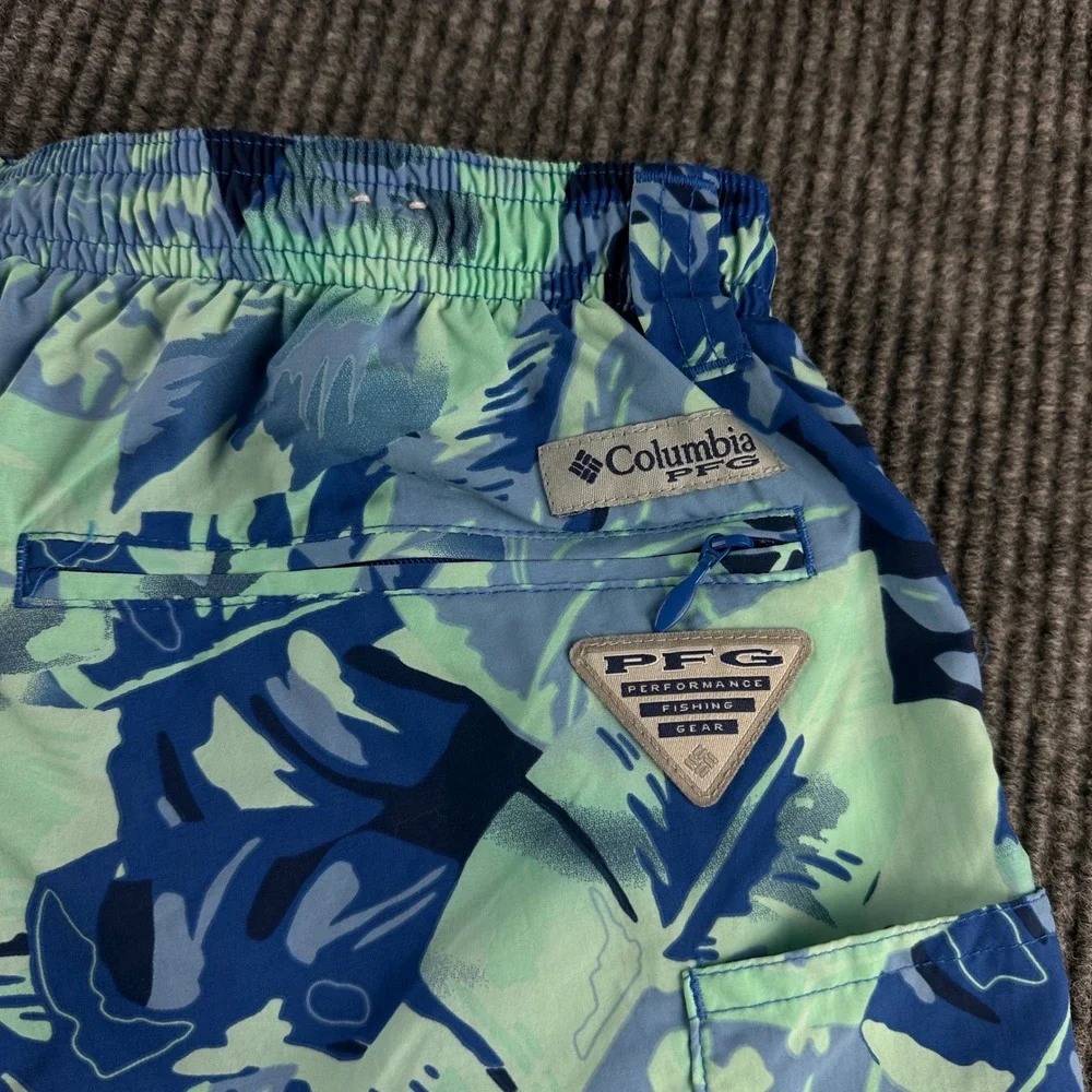 Columbia PFG Men M Blue Green Tropical Monstera Leaf Print Fishing Shorts XM4839